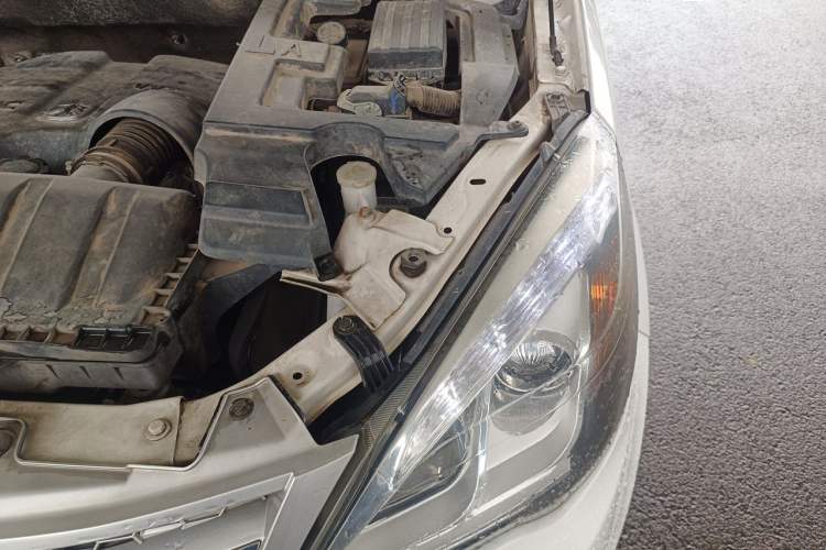 Used BAIC Weiwang M20 2014 1.5L Comfort Version BJ415B Engine Bay Left