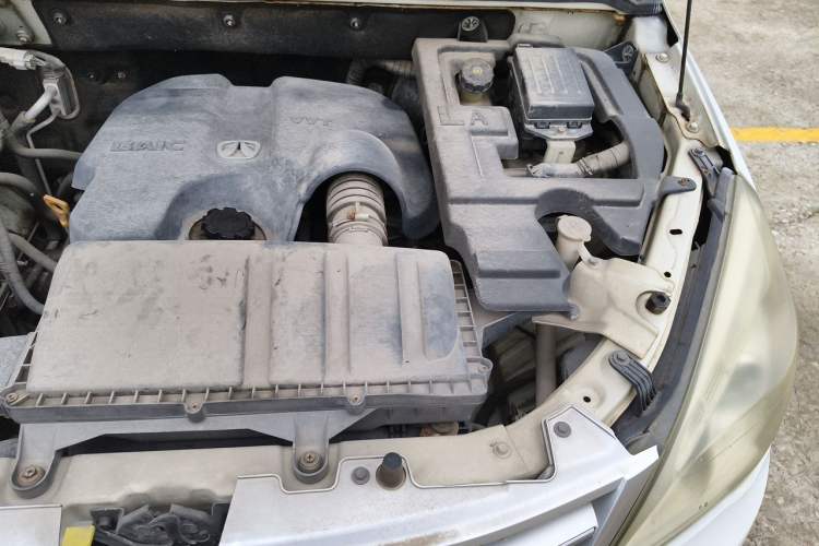 Used BAIC Weiwang M20 2014 1.5L Basic Version BJ415B Engine Bay Left