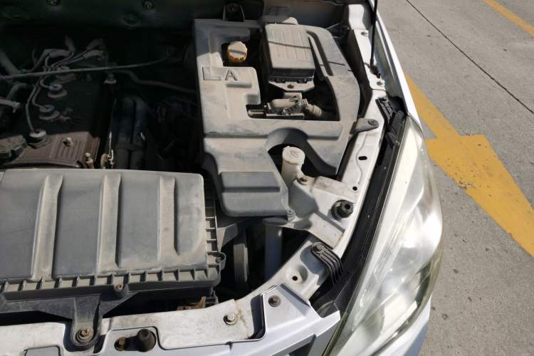 Used BAIC Weiwang M20 2014 1.5L practical type BJ415A Engine Bay Left