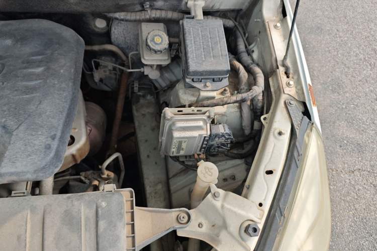 Used BAIC Weiwang M20 2014 1.5L Standard DAM15DL Engine Bay Left