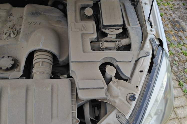 Used BAIC Weiwang M20 2014 1.5L Comfort Version BJ415B Engine Bay Left