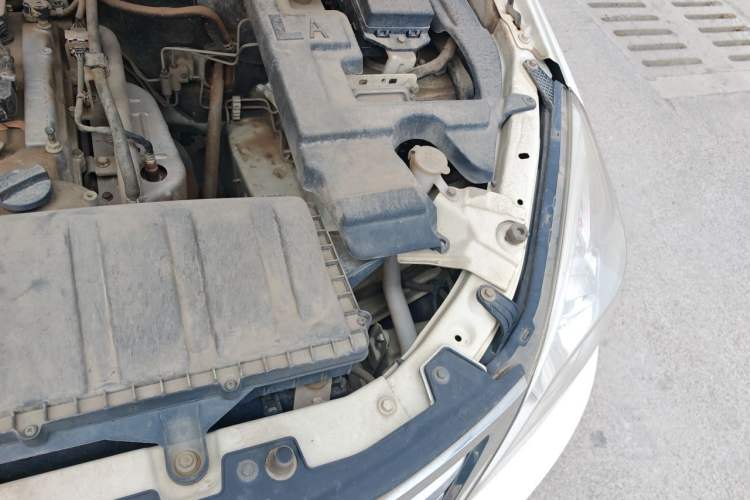 Used BAIC Weiwang M20 2014 1.5L Basic Version DAM15DL Engine Bay Left
