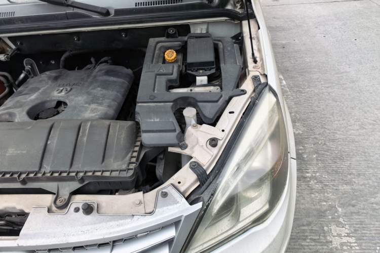 Used BAIC Weiwang M20 2014 1.5L Basic Version BJ415B Engine Bay Left