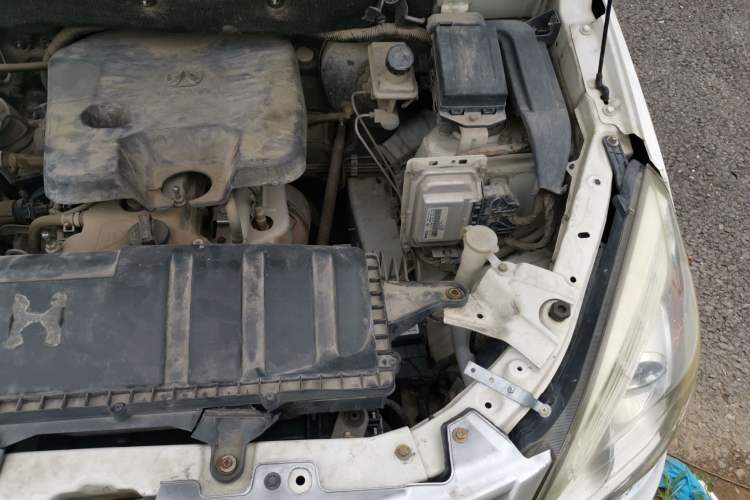 Used BAIC Weiwang M20 2014 1.5L Comfort version DAM15DL Engine Bay Left