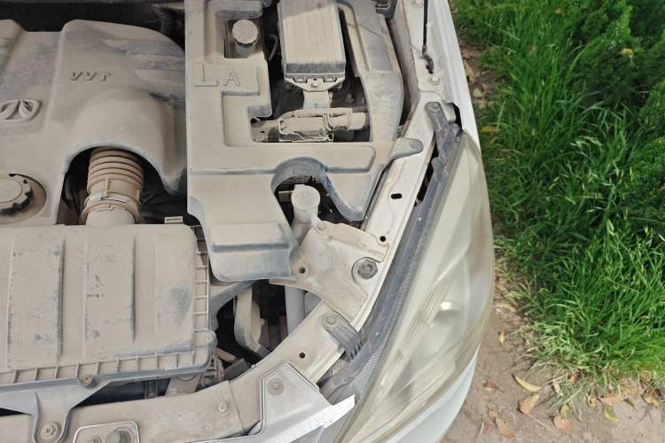 Used BAIC Weiwang M20 2014 1.5L Comfort Version BJ415B Engine Bay Left