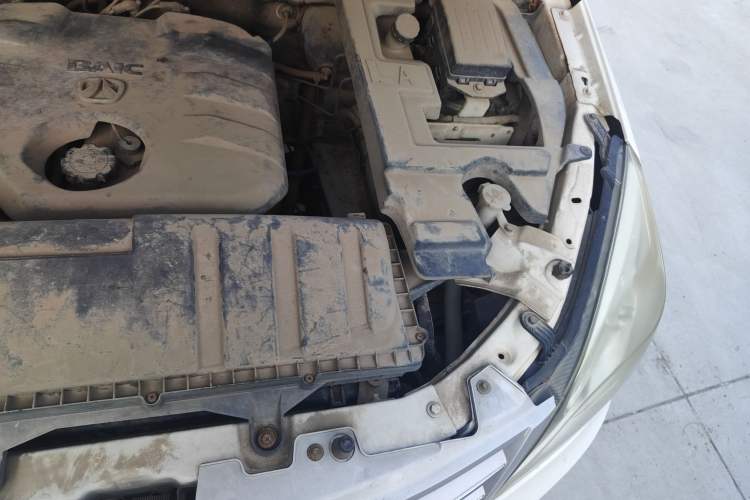 Used BAIC Weiwang M20 2014 1.5L practical type BJ415A Engine Bay Left