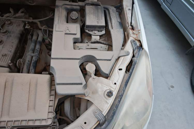 Used BAIC Weiwang M20 2014 1.5L practical type BJ415A Engine Bay Left