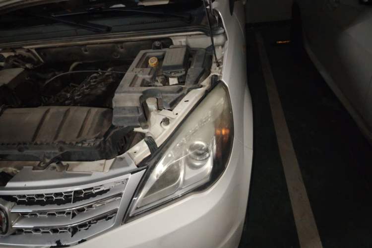 Used BAIC Weiwang M20 2014 1.5L practical type BJ415A Engine Bay Left