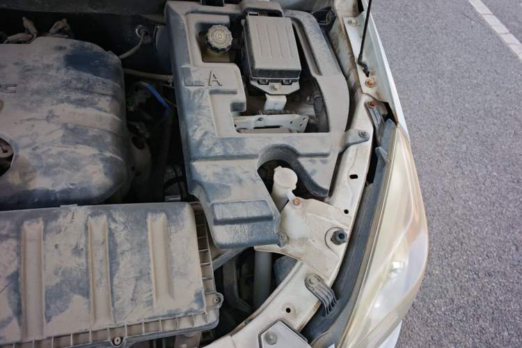 Used BAIC Weiwang M20 2014 1.5L practical type BJ415A Engine Bay Left
