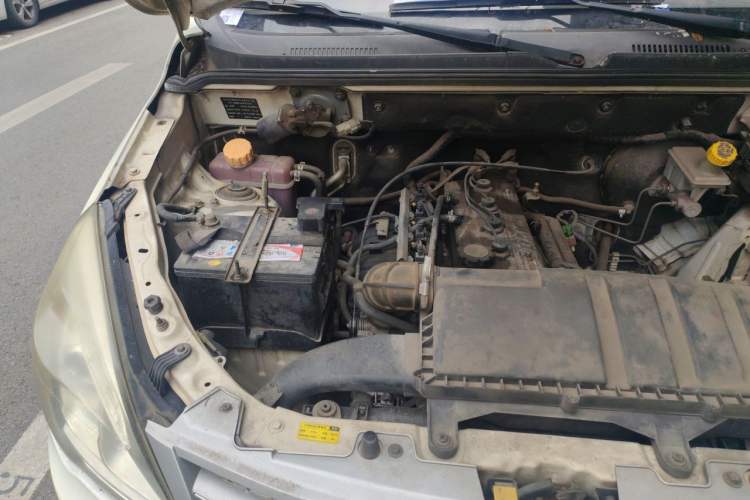 Used BAIC Weiwang M20 2014 1.5L practical type BJ415A Engine Bay Right
