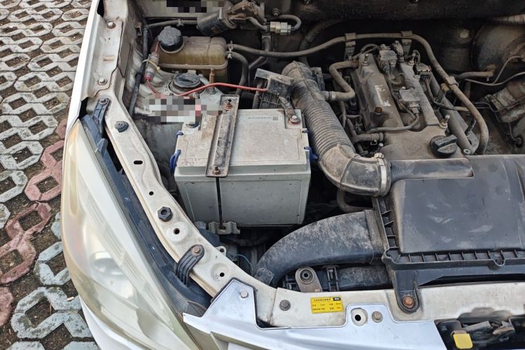 Used BAIC Weiwang M20 2014 1.5L Basic Version DAM15DL Engine Bay Right