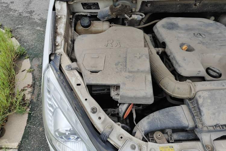 Used BAIC Weiwang M20 2014 1.5L Basic Version DAM15DL Engine Bay Right