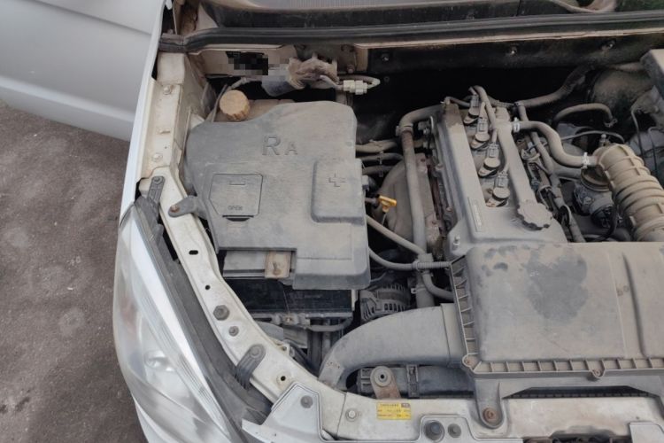 Used BAIC Weiwang M20 2014 1.5L Comfort Version BJ415B Engine Bay Right