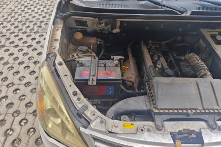 Used BAIC Weiwang M20 2014 1.5L practical type BJ415A Engine Bay Right