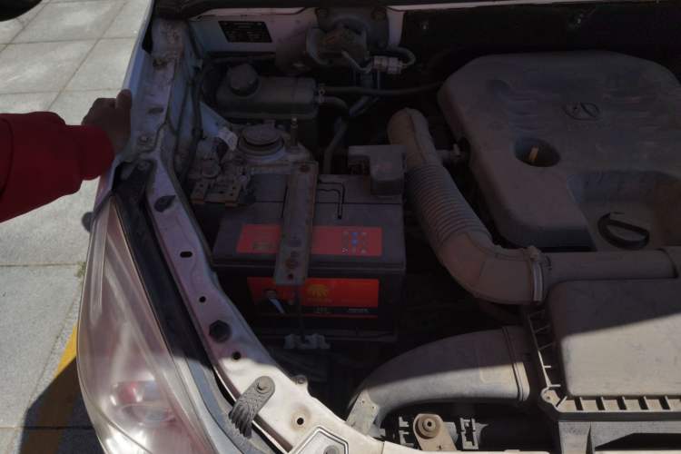 Used BAIC Weiwang M20 2014 1.5L Basic Version DAM15DL Engine Bay Right