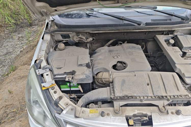 Used BAIC Weiwang M20 2014 1.5L practical type BJ415A Engine Bay Right
