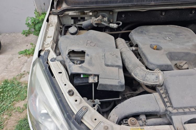 Used BAIC Weiwang M20 2014 1.5L Comfort version DAM15DL Engine Bay Right