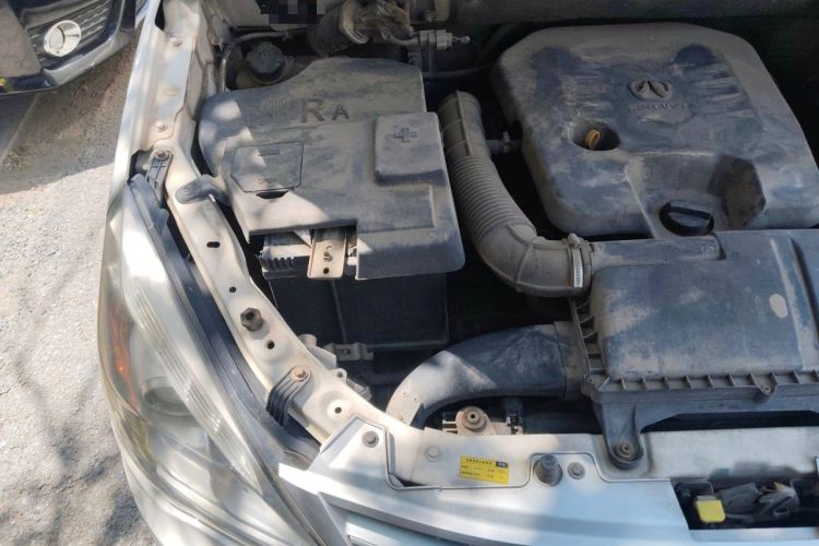 Used BAIC Weiwang M20 2014 1.5L Basic Version DAM15DL Engine Bay Right