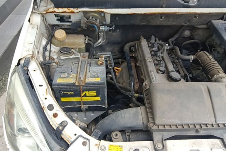 Used BAIC Weiwang M20 2014 1.5L Comfort Version BJ415B Engine Bay Right