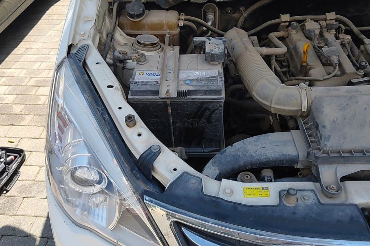 Used BAIC Weiwang M20 2014 1.5L Comfort version DAM15DL Engine Bay Right