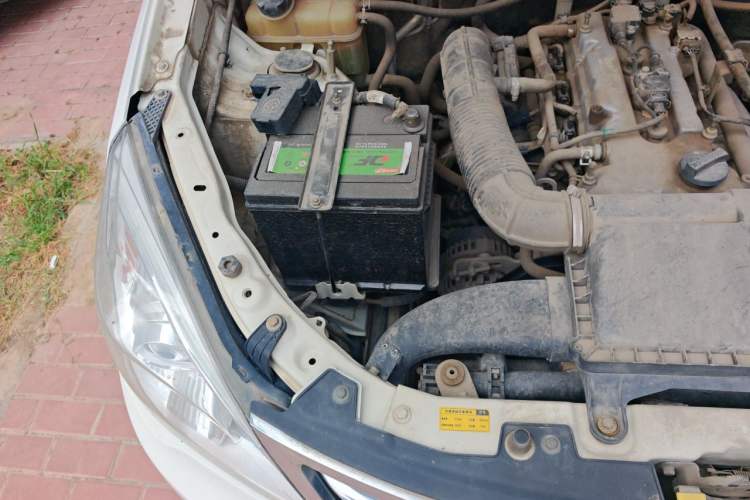 Used BAIC Weiwang M20 2014 1.5L Basic Version DAM15DL Engine Bay Right
