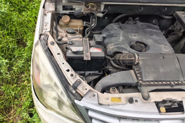 Used BAIC Weiwang M20 2014 1.5L Basic Version BJ415B Engine Bay Right