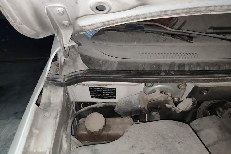 Used BAIC Weiwang M20 2014 1.5L practical type BJ415A Engine Bay Right