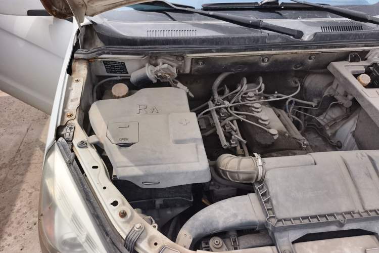 Used BAIC Weiwang M20 2014 1.5L practical type BJ415A Engine Bay Right