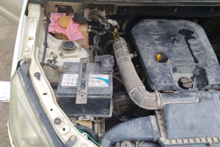 Used BAIC Weiwang M20 2014 1.5L Basic Version DAM15DL Engine Bay Right