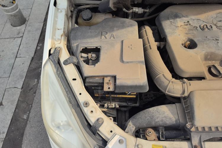 Used BAIC Weiwang M20 2014 1.5L Basic Version DAM15DL Engine Bay Right
