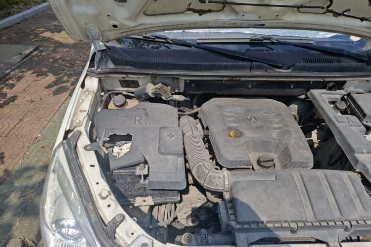 Used BAIC Weiwang M20 2014 1.5L Basic Version DAM15DL Engine Bay Right