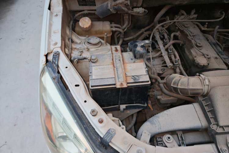 Used BAIC Weiwang M20 2014 1.5L practical type BJ415A Engine Bay Right