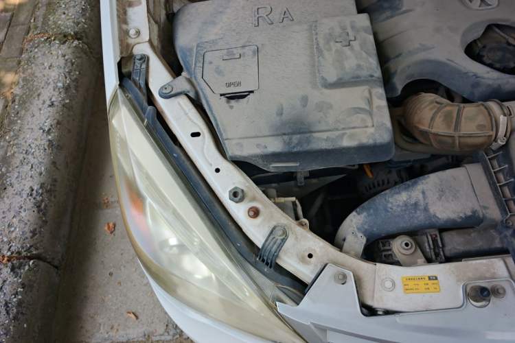 Used BAIC Weiwang M20 2014 1.5L practical type BJ415A Engine Bay Right