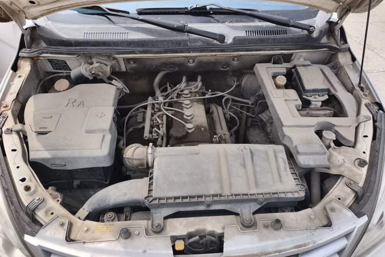 Used BAIC Weiwang M20 2014 1.5L practical type BJ415A Engine Bay