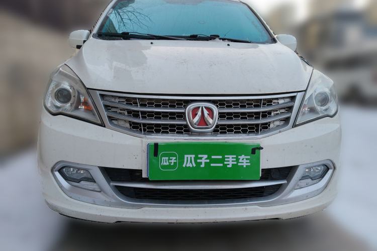 Used BAIC Weiwang M20 2014 1.5L Basic Version DAM15DL Front