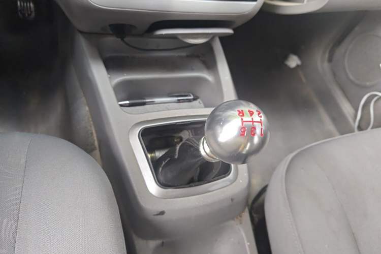 Used BAIC Weiwang M20 2014 1.5L practical type BJ415A Gear Lever