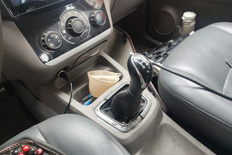 Used BAIC Weiwang M20 2014 1.5L practical type BJ415A Gear Lever