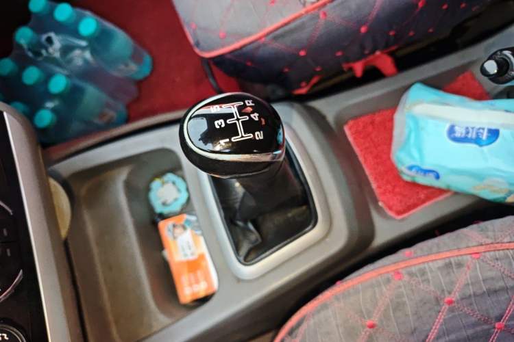 Used BAIC Weiwang M20 2014 1.5L Basic Version DAM15DL Gear Lever