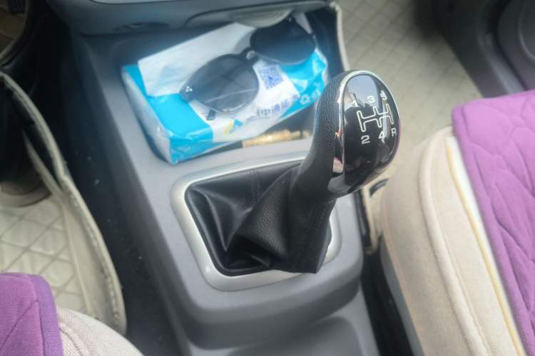 Used BAIC Weiwang M20 2014 1.5L Basic Version DAM15DL Gear Lever