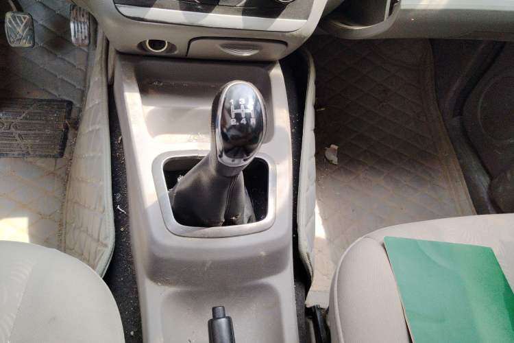Used BAIC Weiwang M20 2014 1.5L practical type BJ415A Gear Lever