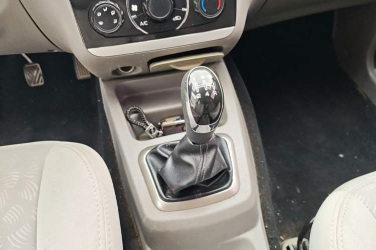 Used BAIC Weiwang M20 2014 1.5L Basic Version DAM15DL Gear Lever
