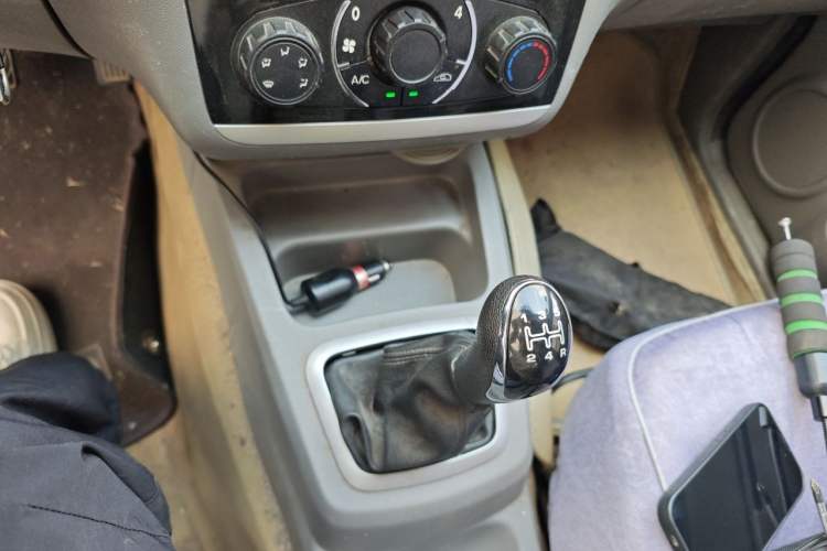 Used BAIC Weiwang M20 2014 1.5L Comfort version DAM15DL Gear Lever
