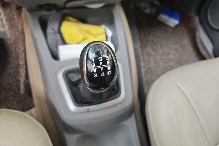 Used BAIC Weiwang M20 2014 1.5L practical type BJ415A Gear Lever