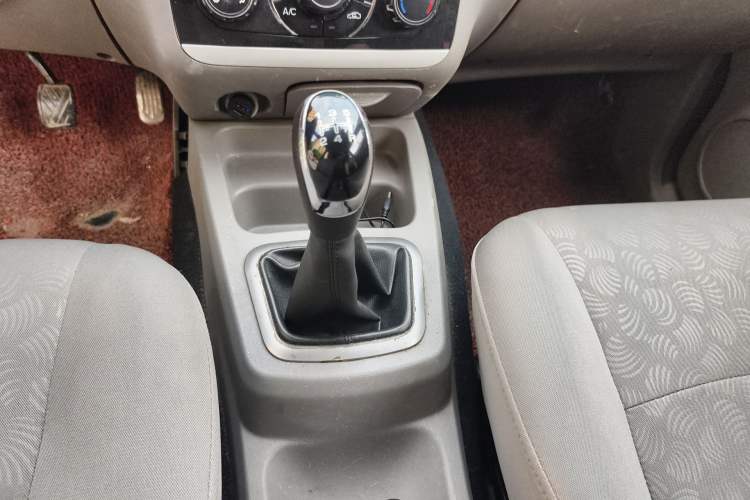 Used BAIC Weiwang M20 2014 1.5L practical type BJ415A Gear Lever