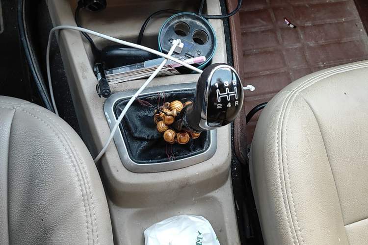 Used BAIC Weiwang M20 2014 1.5L Comfort version DAM15DL Gear Lever
