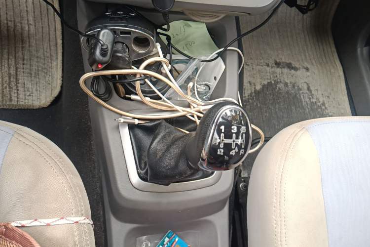 Used BAIC Weiwang M20 2014 1.5L Comfort Version BJ415B Gear Lever