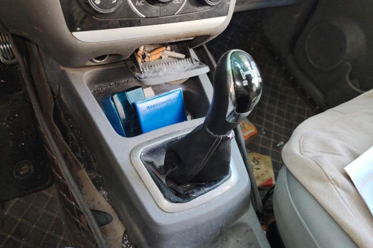 Used BAIC Weiwang M20 2014 1.5L practical type BJ415A Gear Lever