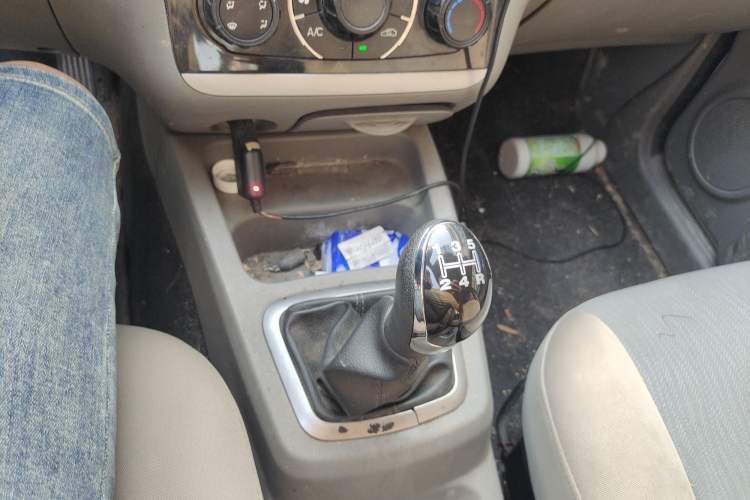 Used BAIC Weiwang M20 2014 1.5L Comfort Version BJ415B Gear Lever