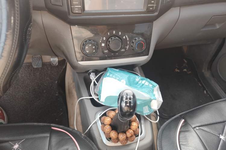 Used BAIC Weiwang M20 2014 1.5L practical type BJ415A Gear Lever