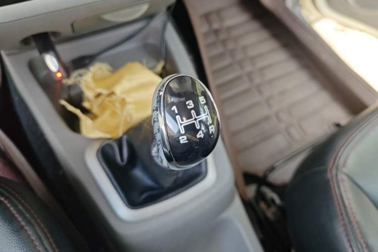 Used BAIC Weiwang M20 2014 1.5L Basic Version DAM15DL Gear Lever